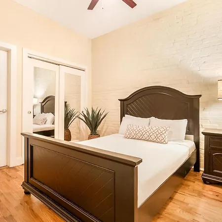 Beautiful Condos Steps From French Quarter & Bourbon St. New Orleans Exterior photo